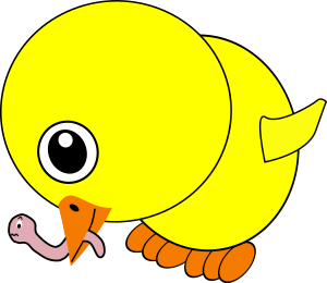 openclipart圖庫：Funny Chick Eating Earthworm Cartoon